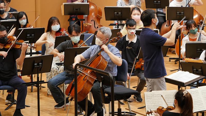水藍與王健音樂理念契合，將於國臺交2022／23開季音樂會第四度合作演繹德弗札克大提琴協奏曲