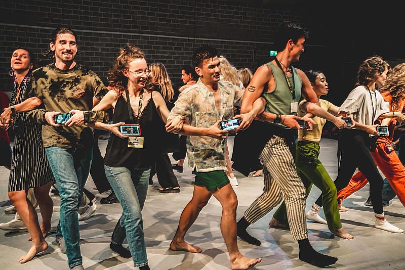 蒂摩爾古薪舞集與駐團編舞家林文中攜手合作的《去排灣》演出照