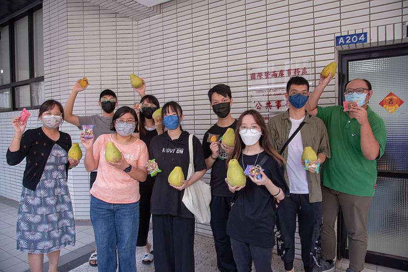 嘉藥港澳國際生謝謝學校準備中秋應景物品讓他們在異鄉也覺得很溫暖