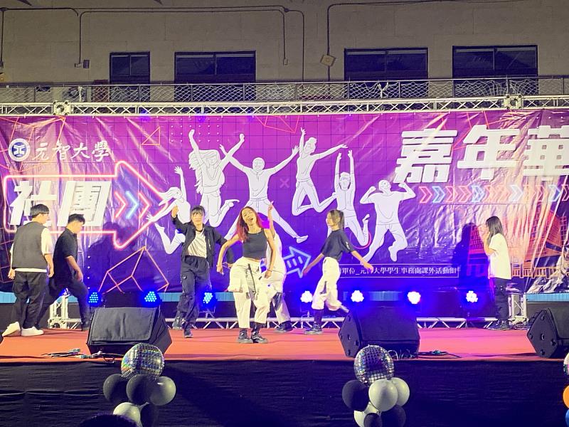 流行音樂錄影帶舞蹈社於迎新晚會中表演