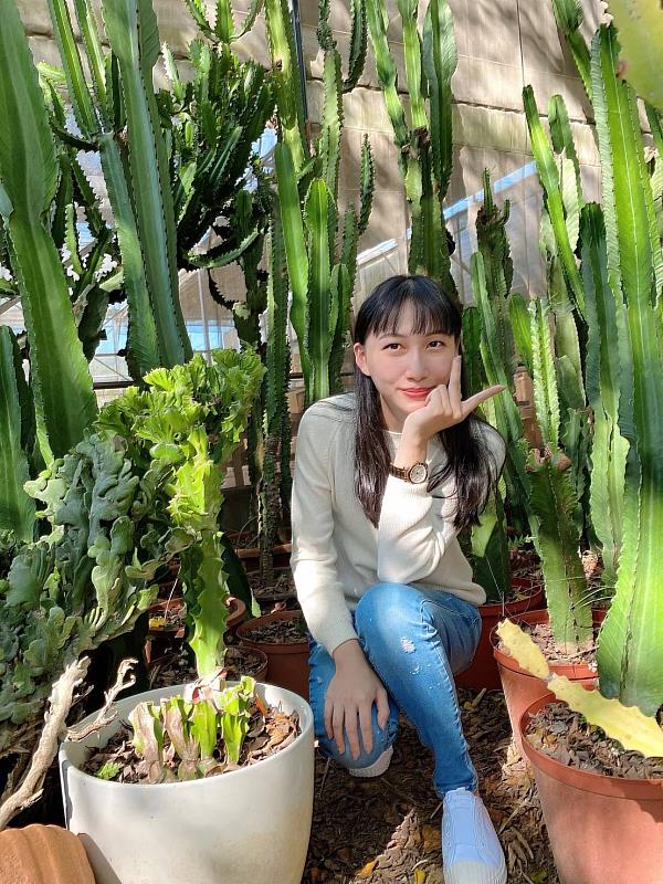 陳虹汶只花兩年就從房仲素人升遷至業務襄理，平均月收入在7萬以上，正以兩百萬年薪為目標邁進。圖/永慶房屋提供