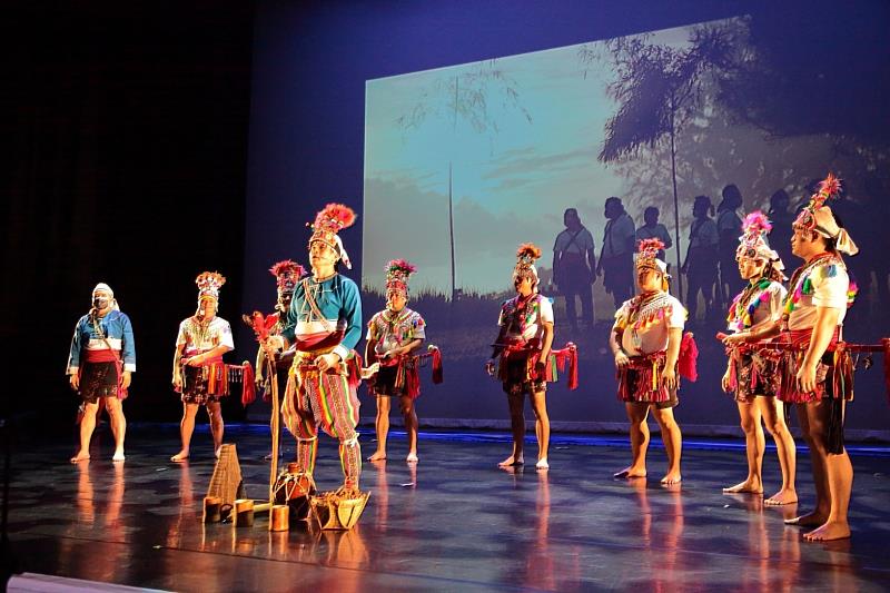 ▲旅北都蘭部落文化藝術團演示海祭這項傳統祭儀之過程。（圖/新北市政府原民局提供）