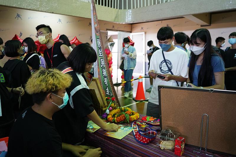 原住民學生資源中心向新生介紹社團