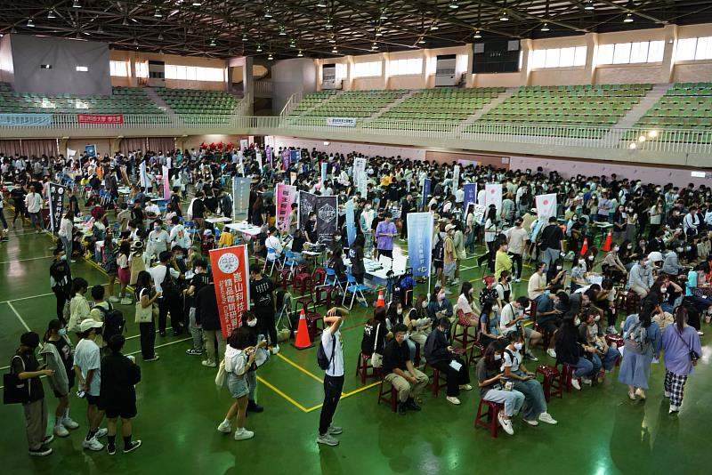 社團博覽會現場氣氛熱鬧