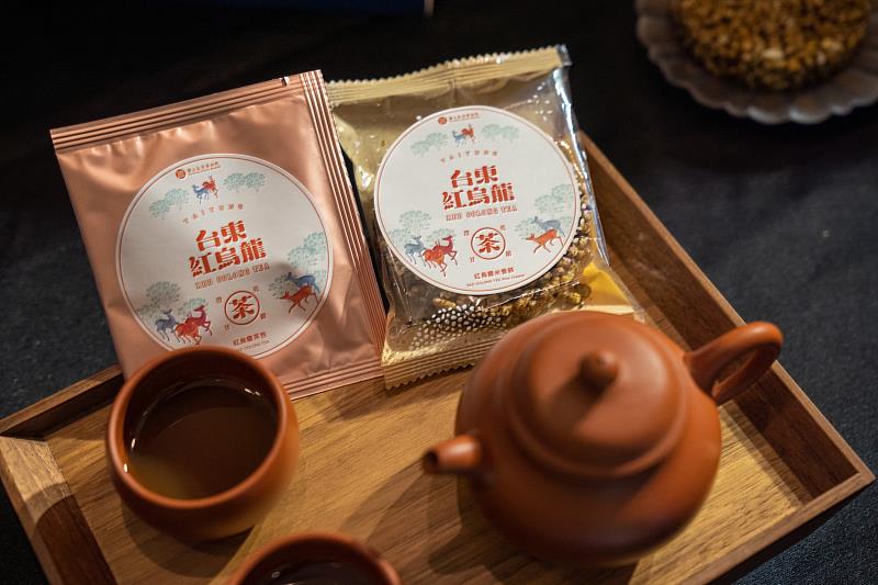 送禮首選！臺東縣政府創全臺之先攜手故宮聯名推出國寶級「台東紅烏龍茶點禮盒」