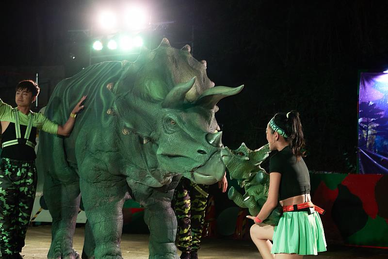 「恐龍重生」在嘉義表演藝術中心！歡迎大手牽小手 來嘉隨「藝」走走