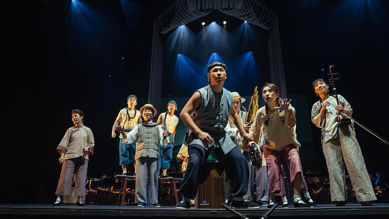 臺灣國樂團團員演出登臨觀音山《白白的恩典—登高遇見美》