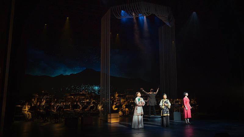 《馬偕情書》由許秀年(中)、鄭海芸(左)、大甜(右)領銜主演