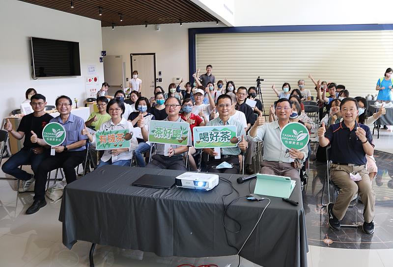 興大實習商店與台灣茶協會合作，舉辦茶文化傳習課程。