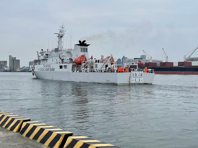 巡護八號船出航