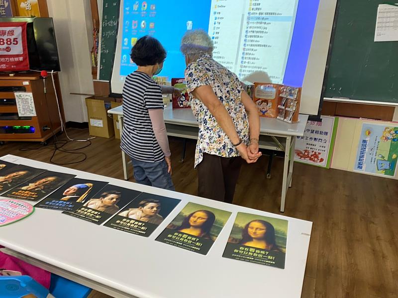 嘉縣社區反毒宣導 仿真「毒品」模型拆穿偽裝