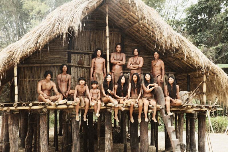 「生之歌：臺灣史前大湖文化先民的故事─虛擬紀實短片」單元，以考古學家的專業知識作為基礎、打造逼真的史前家屋，將兩千多年前大湖文化烏山頭時期的先民生活具體呈現在觀眾面前。