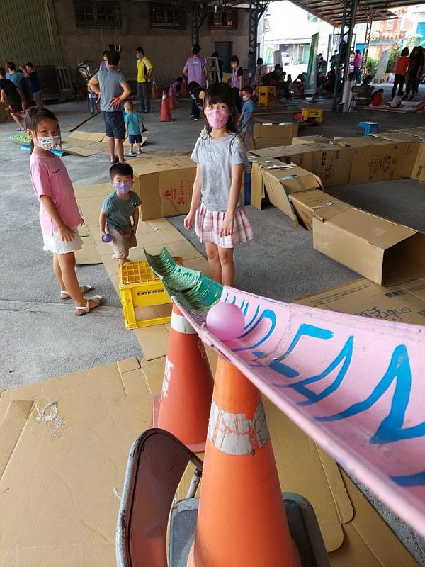 廟埕安靜小角落，變身移動遊樂園5