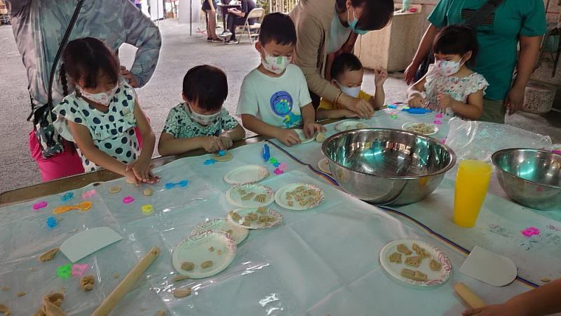 廟埕安靜小角落，變身移動遊樂園3