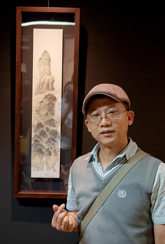 臺灣魔幻寫實畫家連建興老師展出作品《山外青山翠》。