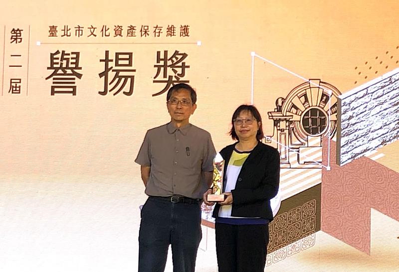 由林務局邱主任秘書立文接受表揚