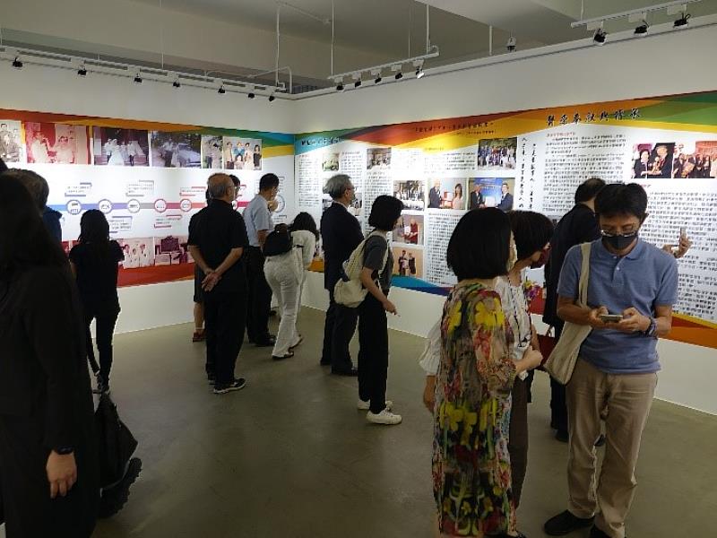 展區資料多元豐富，提供參觀者細細品讀