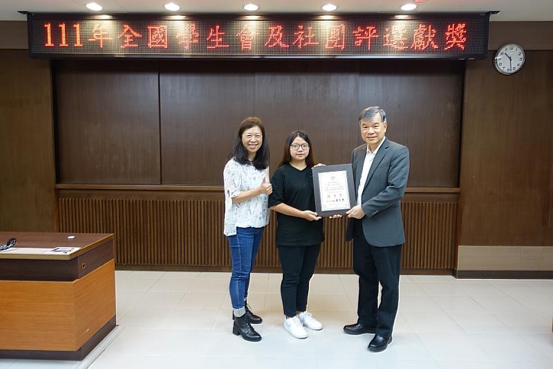 圖說五：火舞社獻獎