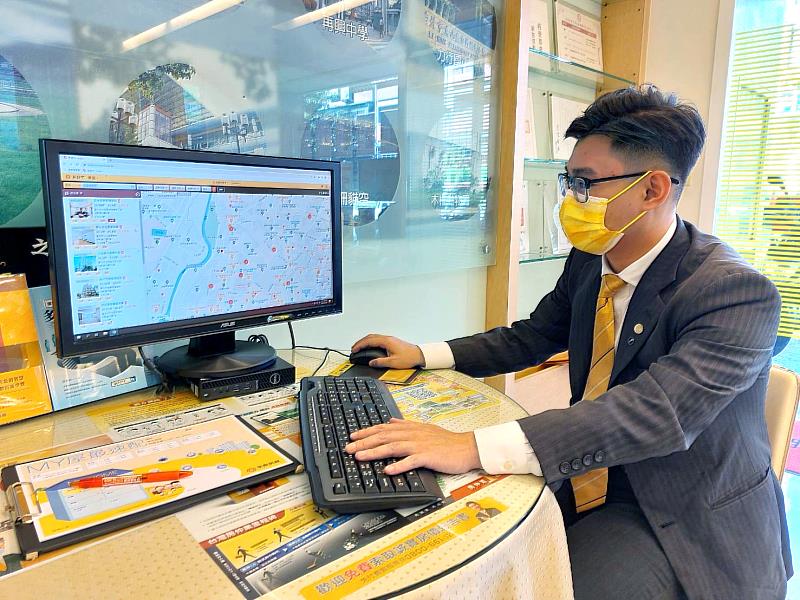 賴正浩店長秉持永慶房屋「先誠實再成交」的精神，提供消費者完整透明的房市資訊。