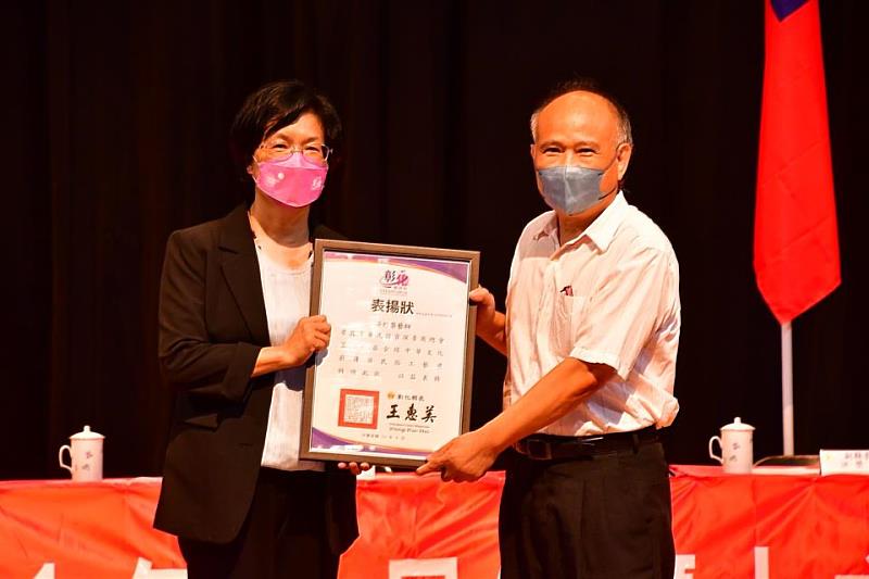 黃紗榮藝師榮獲全球中華文化藝術薪傳獎殊榮