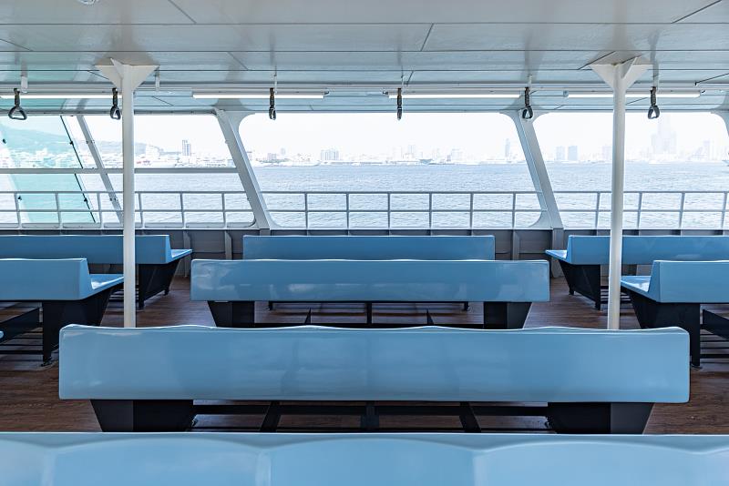 最大亮點是考量全齡設計特別拿捏椅背的高度，降低視覺壓迫又兼具乘坐的舒適性。