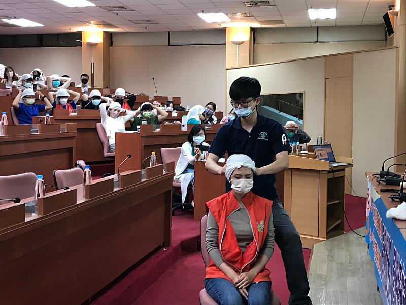 頭部創傷包紮示教