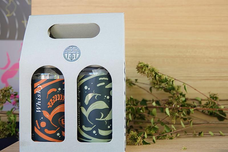 「茶慶酒」外包裝以啤酒罐樣式做設計