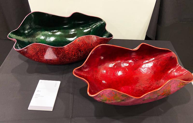 台中縣牛馬頭畫會會員史嘉祥之脫胎漆藝作品〈器2 〉