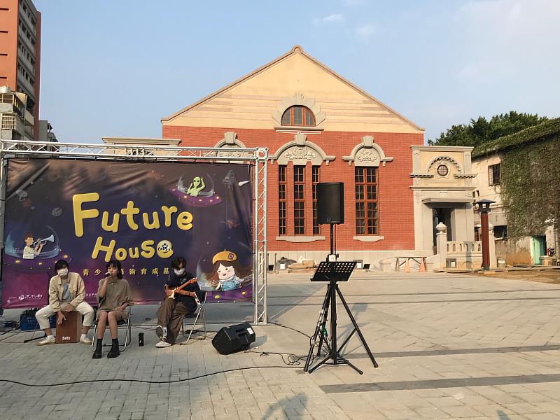 青少年藝術總動員提供熱愛表演藝術的青少年朋友報名演出