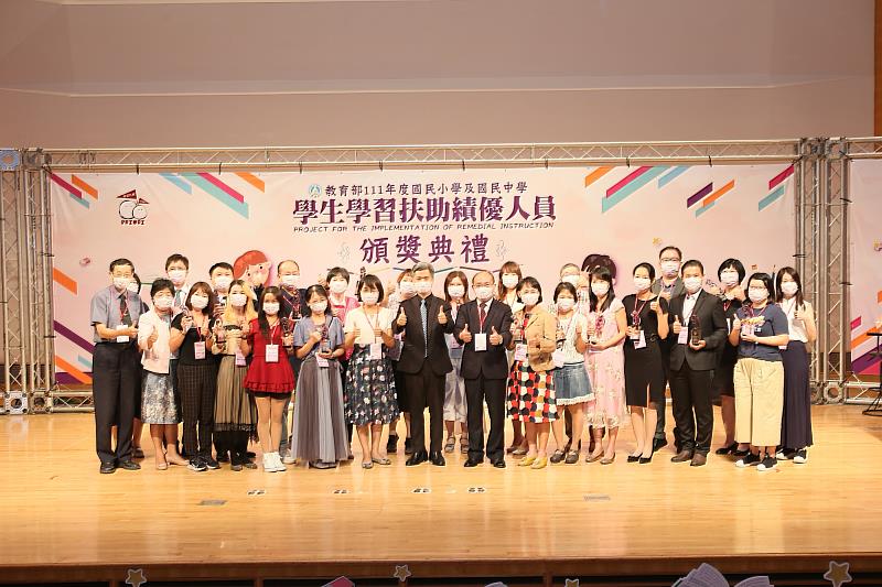 「鐸聲伴學獎」合影