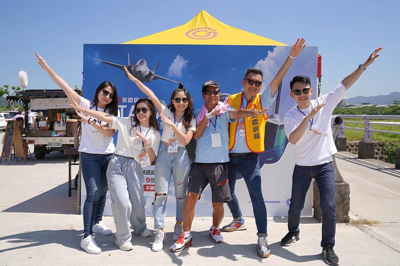 新北市航空模型協會飛行嘉年華，永慶房屋熱情響應助活動圓滿順利。