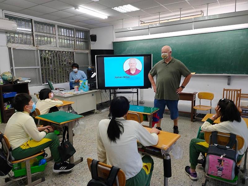 嘉義縣巡迴外師翻轉偏鄉 英語教學零距離