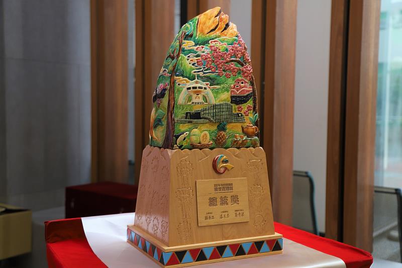 111年全民運動會獎座發表 交趾陶結合阿里山檜木誠意滿滿
