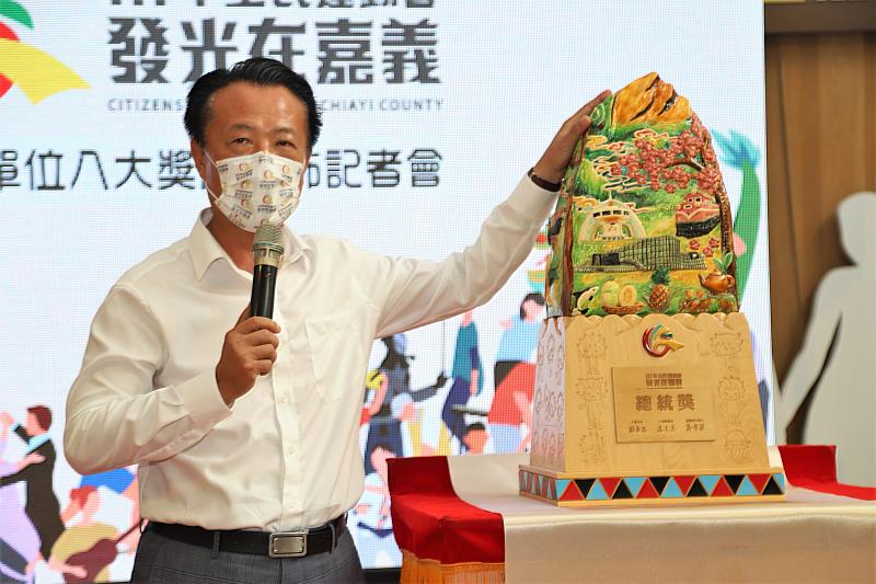 111年全民運動會獎座發表 交趾陶結合阿里山檜木誠意滿滿