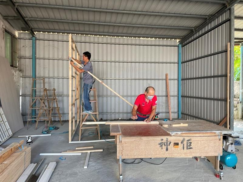 屏東好好，行善不間斷 屏東縣百工師傅志願服務協會偕同愛三倍合作社重陽送暖