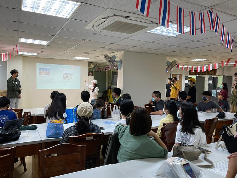 印尼、泰國同學分享當地旅遊景點與美食文化。