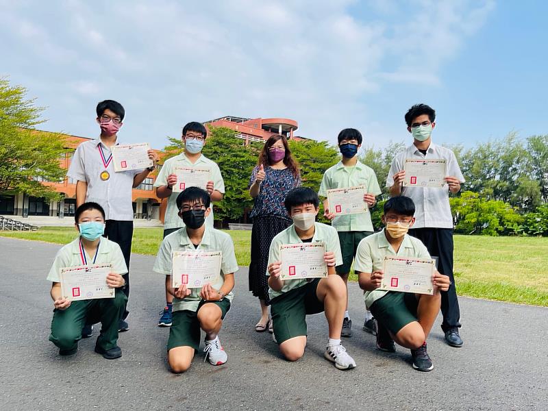 興國高中學生參加第18屆IMC數學競賽台灣區複賽，共有8位學生獲獎，表現相當優異。