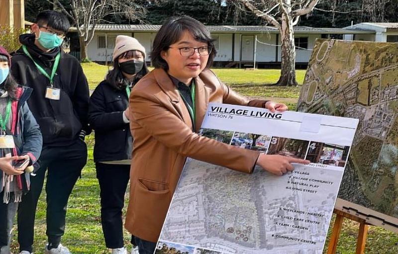 中華大學傑出校友李怡貞博士主持的澳洲永續環境設計研究室（CSED studio），提供學生赴澳洲實習的機會。