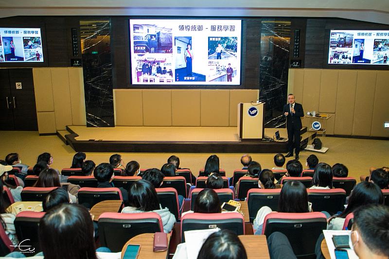 查岱龍校長分享他在國防醫學院求學的經歷與挑戰