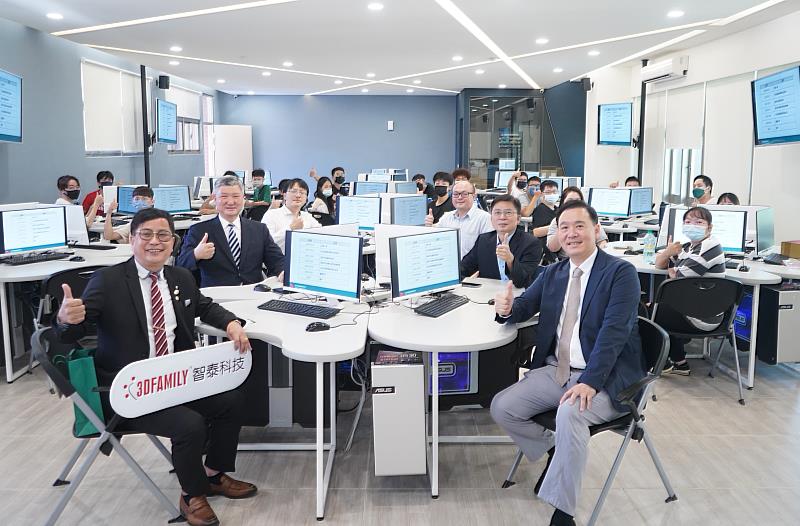 「VisLab AI模型訓練軟體」有助於學生了解AI的應用，強化學生的實作能力。(圖/中信金融管理學院提供)