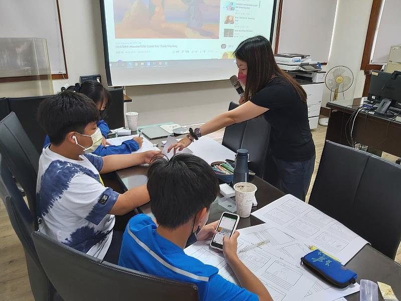 IRENE老師指導學生設計腳本