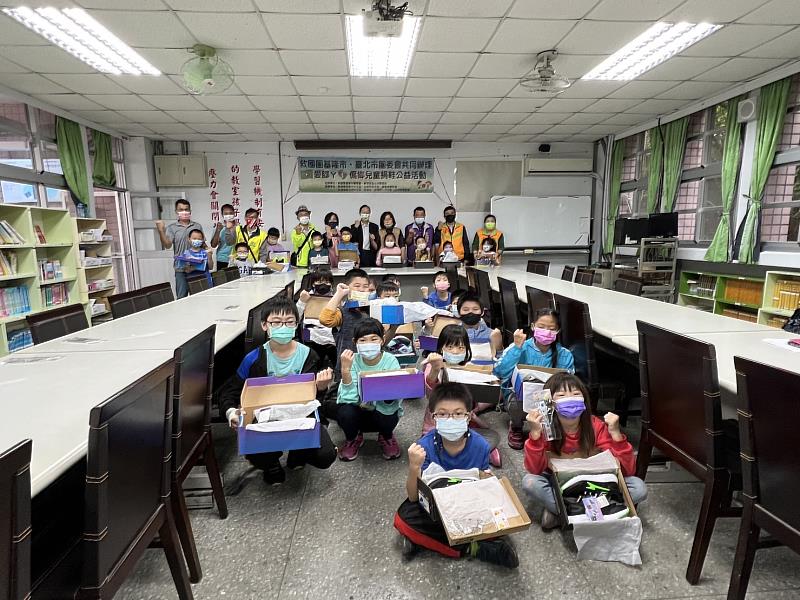 救國團基隆及臺北市團委會召集義工辦理愛腳ㄚ行動送愛到基隆