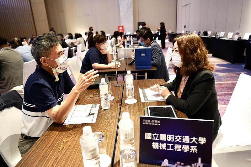 年會下午場舉辦一對一商機媒合會，深化會展供需雙方交流及媒合，促進會展商機