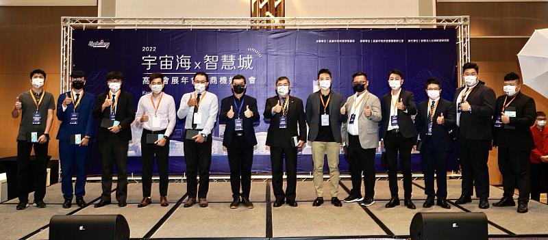 今年共有18家新成員加入「高雄會展聯盟」，包含會展場地、旅館餐旅、學術團體及會展周邊等類型。(圖為新成員合照)