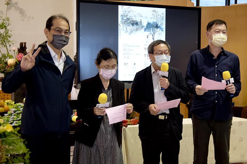 由華梵大學教授組成的「杏壇雅集」，於會場獻唱創辦人曉雲導師所做的歌曲。