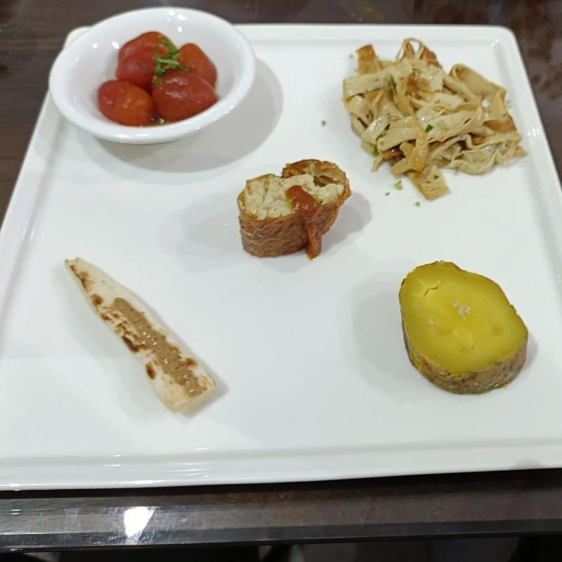 黃守正主廚以符合時令節氣的天然食材烹調出三德六味寒露美食。
