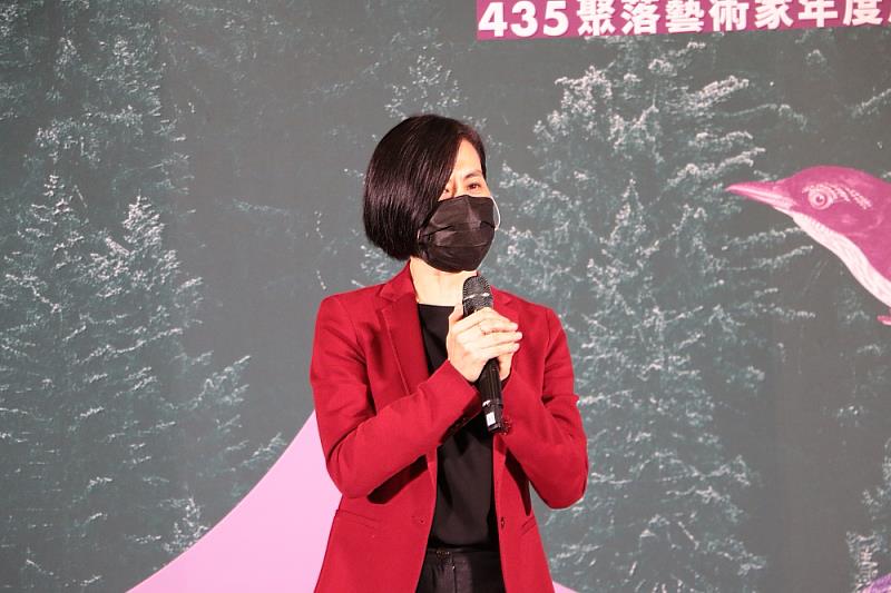 「XOXO我們與自然的距離」開幕展新北市文化局于玟副局長致詞畫面
