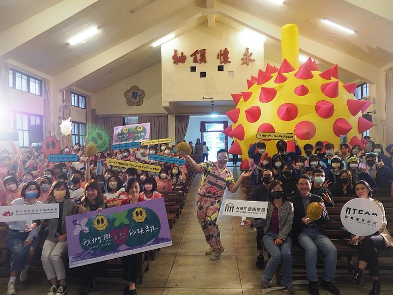 「XOXO我們與自然的距離」開幕展現場來賓合影畫面