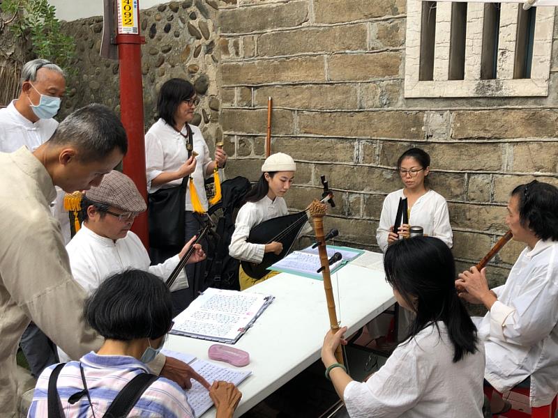 435駐村藝術家南薰閣團隊，帶領大家認識南管