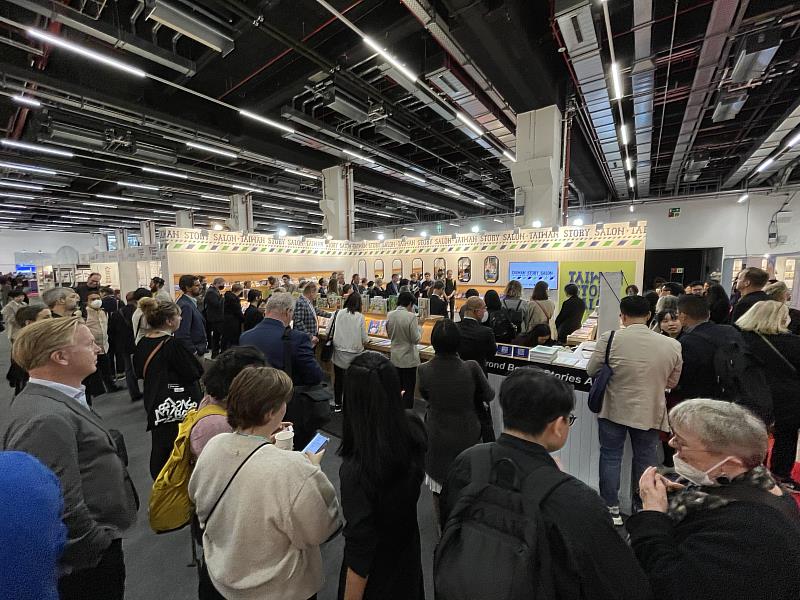 多位書展代表與國際專業人士參與臺灣館開幕活動